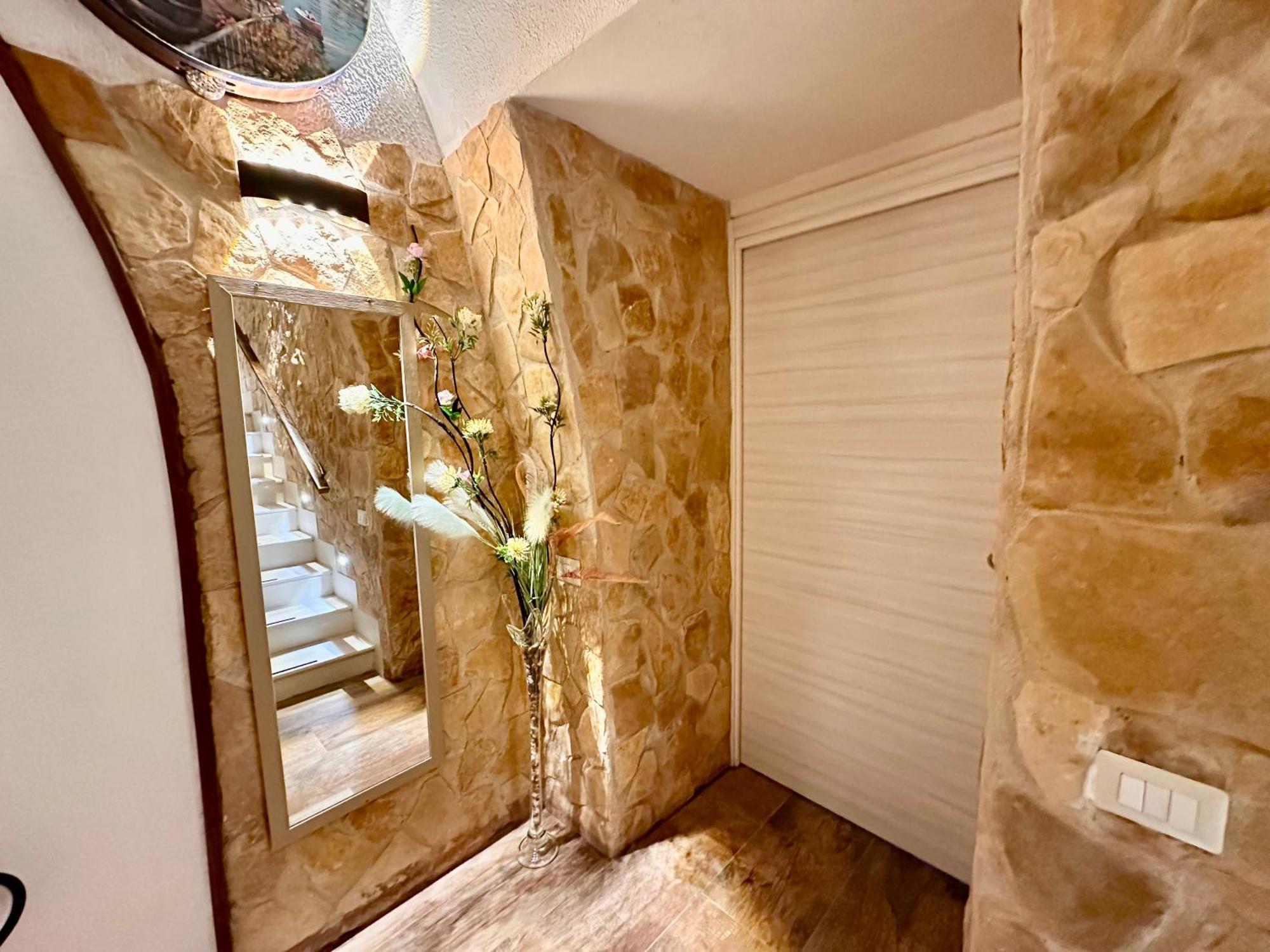 Hotel Window In The Stone Napoli Esterno foto